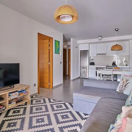 Sunny Tejita Apartment *