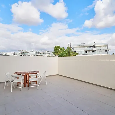 Sunny Tejita Apartment *